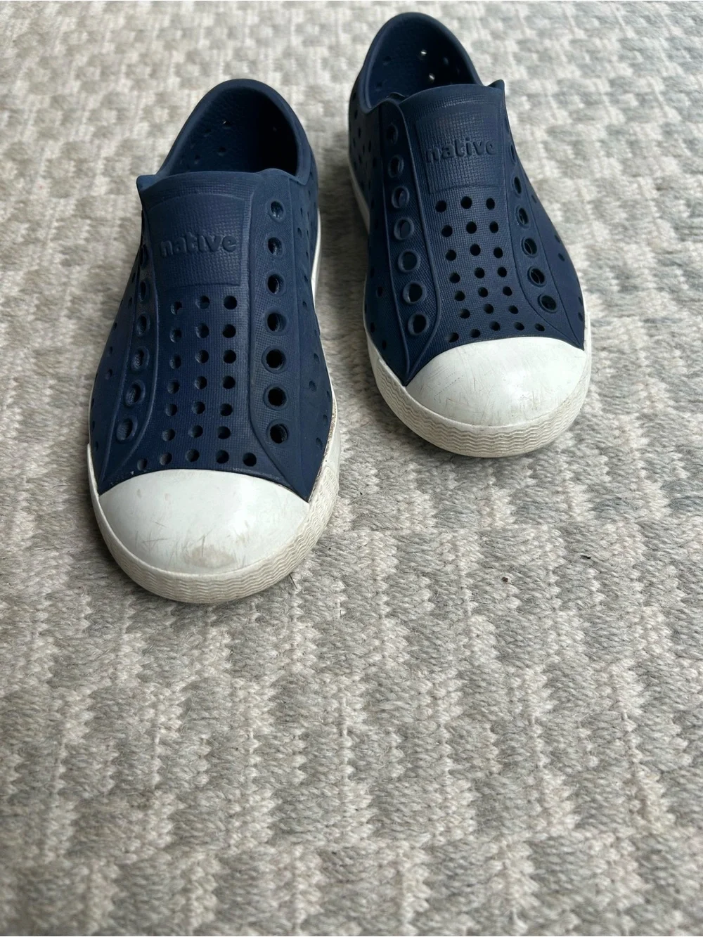 Native Jefferson Kids Water Shoes Slip-On in Navy with White Toe